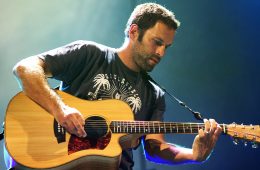 Jack Johnson derriba muros en su nuevo sencillo. Cusica Plus.