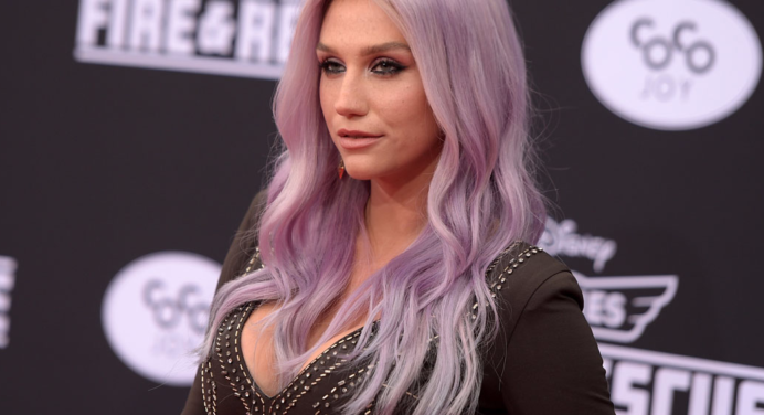 Kesha enfrenta sus demonios en su nuevo sencillo “Praying”