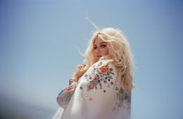 Kesha viaja a su infancia con el vídeo de “Learn to Let Go”. Cusica Plus.