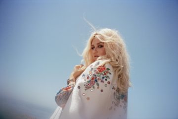 Kesha viaja a su infancia con el vídeo de “Learn to Let Go”. Cusica Plus.