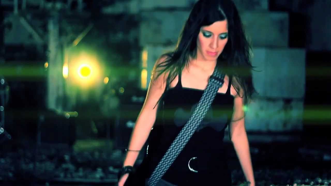 Sonica se pone sexy en el vídeo de «Que Bello»