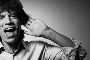 Mick Jagger se adentra en la situación política de Inglaterra en sus nuevos sencillos. Cusica Plus.