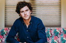 Vance Joy estrena video “Lay It On Me” junto a actriz de Westworld. Cusica plus.