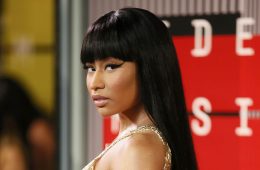 Nicki Minaj recoge billetes en el video de Yo Gotti para "Rake it Upo. Cusica Plus.