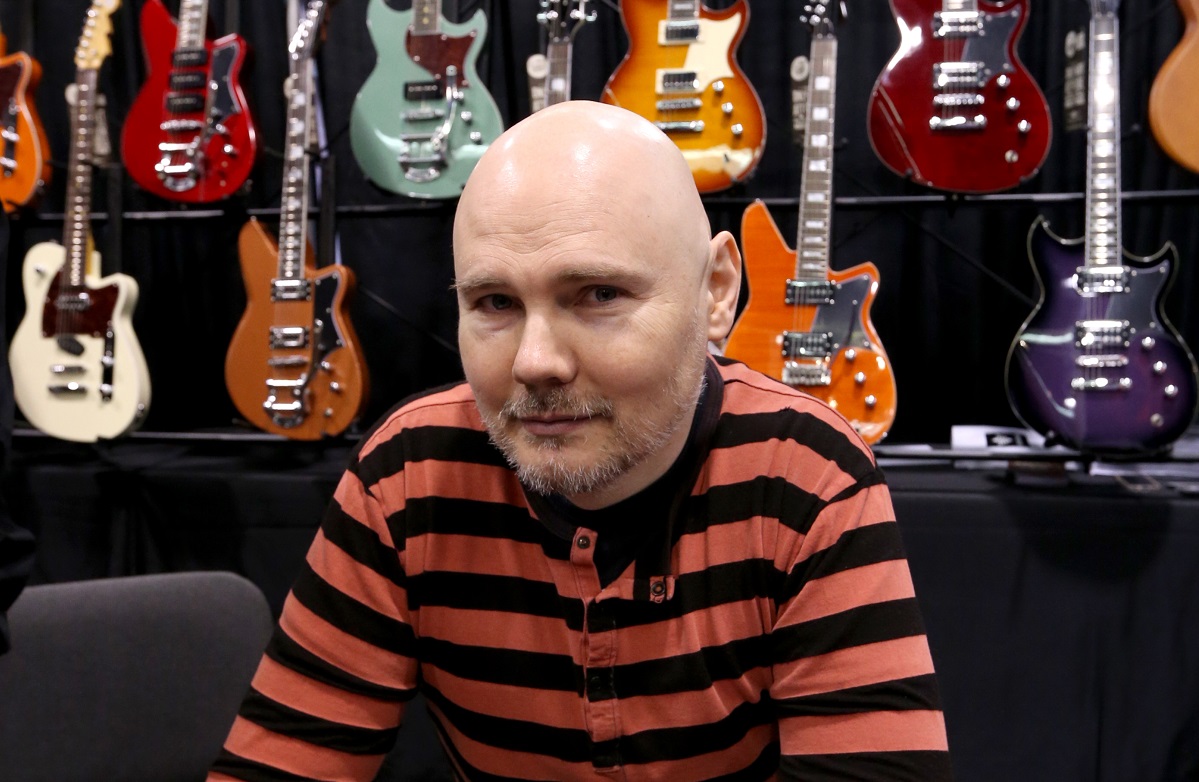 Billy Corgan se presenta como William Patrick Corgan en su debut como solista. Cusica Plus.