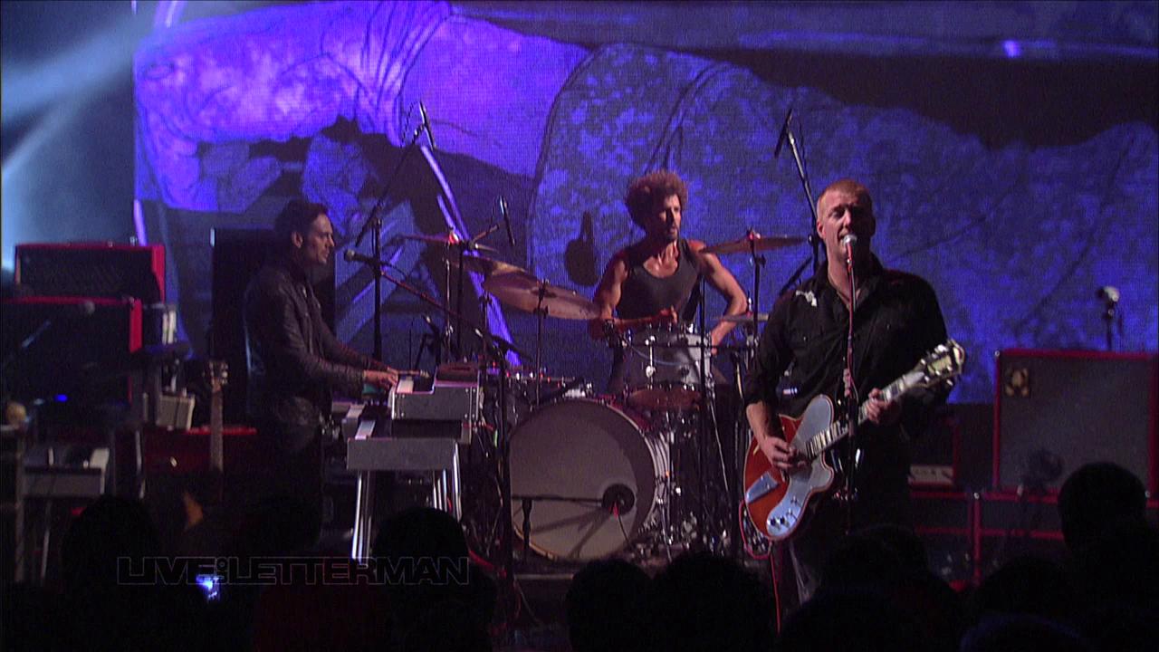 Queens Of The Stone Age tocó en vivo su reciente sencillo “The Way You Used To Do”. Cusica Plus.