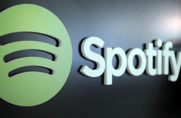 Spotify elimina bandas de su servicio por “Promover el odio”. Cusica Plus.