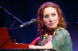 Tori Amos enfrenta la tormenta en su nuevo sencillo. Cusica Plus.