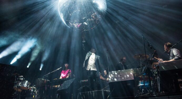 LCD Soundsystem nos pone a bailar con “Tonite”