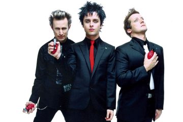 Green Day nos recuerda el estado del mundo con el video de “Troubled Times”. Cusica Plus.