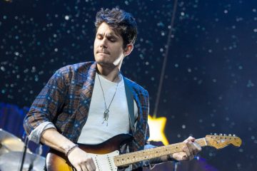 John Mayer le rinde tributo a Glen Campbell con “Gentle On My Mind”. Cusica Plus.