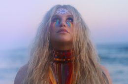 Oye el cover que hizo Kesha al tema “House Of The Rising Sun”. Cusica plus.