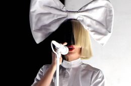 Sia se muda a Atlantic Records y anuncia disco de navidad. Cusica Plus.