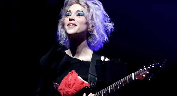 St Vincent estrena nueva canción en el Summer Sonic Festival