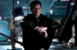 Tom Delonge estrena EP acústico de Angels And Airwaves. Cusica Plus.