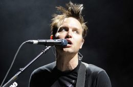 Escucha el nuevo sencillo de Mark Hoppus para ‘Dog Songs’. Cusica Plus.