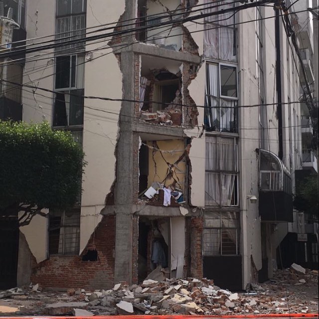 Los Mesoneros están solicitando ayuda para su baterista luego del terremoto en México. Cusica plus.