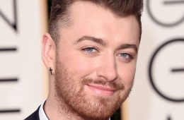 Sam Smith sigue enfrentando la tristeza en su nuevo sencillo “Too Good At Goodbyes”. Cusica Plus.