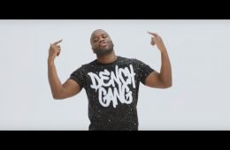 Lethal Bizzle le enseña a rapear a Judi Dench. Cusica Plus.