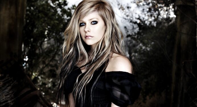 Avril Lavigne está cocinando un nuevo disco de estudio