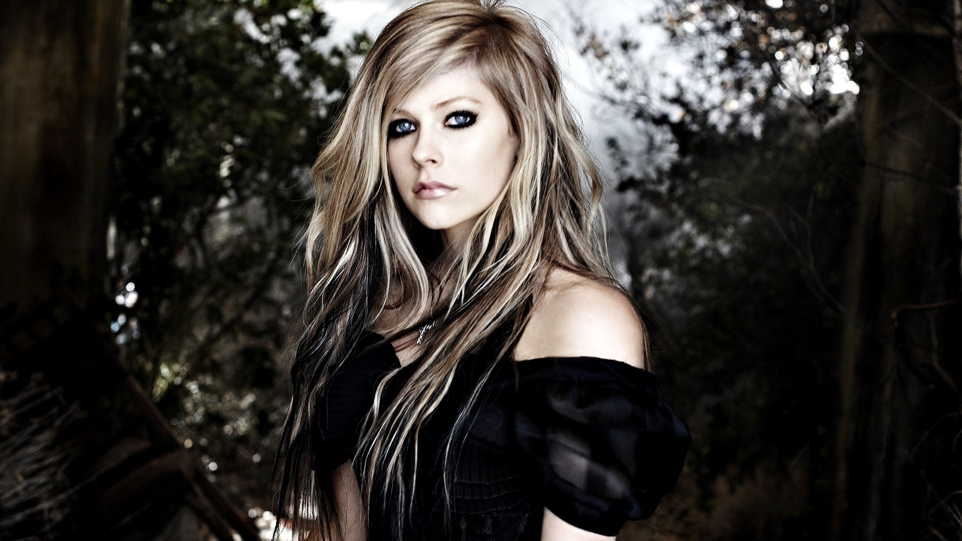Avril Lavigne está cocinando un nuevo disco de estudio. Cusica Plus.