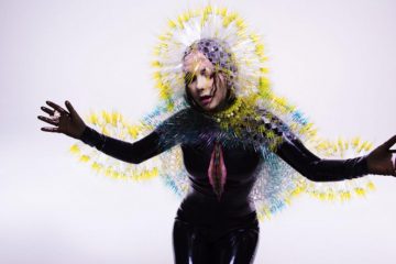 Escucha “The Gate” el minimalista primer adelanto del nuevo disco de Björk. Cusica Plus.