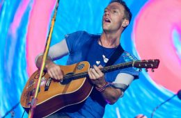 Chris Martin de Coldplay versiona a Paul Simon en el Live Lounge. Cusica Plus.