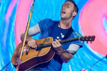 Chris Martin de Coldplay versiona a Paul Simon en el Live Lounge. Cusica Plus.