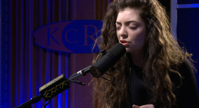 Lorde comparte una poderosa versión de “In The Air Tonight” en el Live Lounge