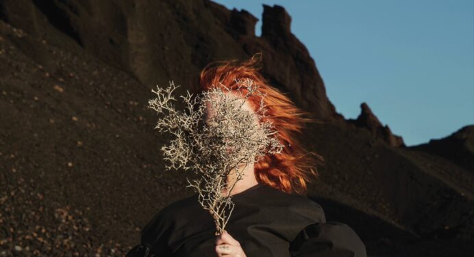 Goldfrapp recorre el desierto en el video de “Everything Is Never Enough”