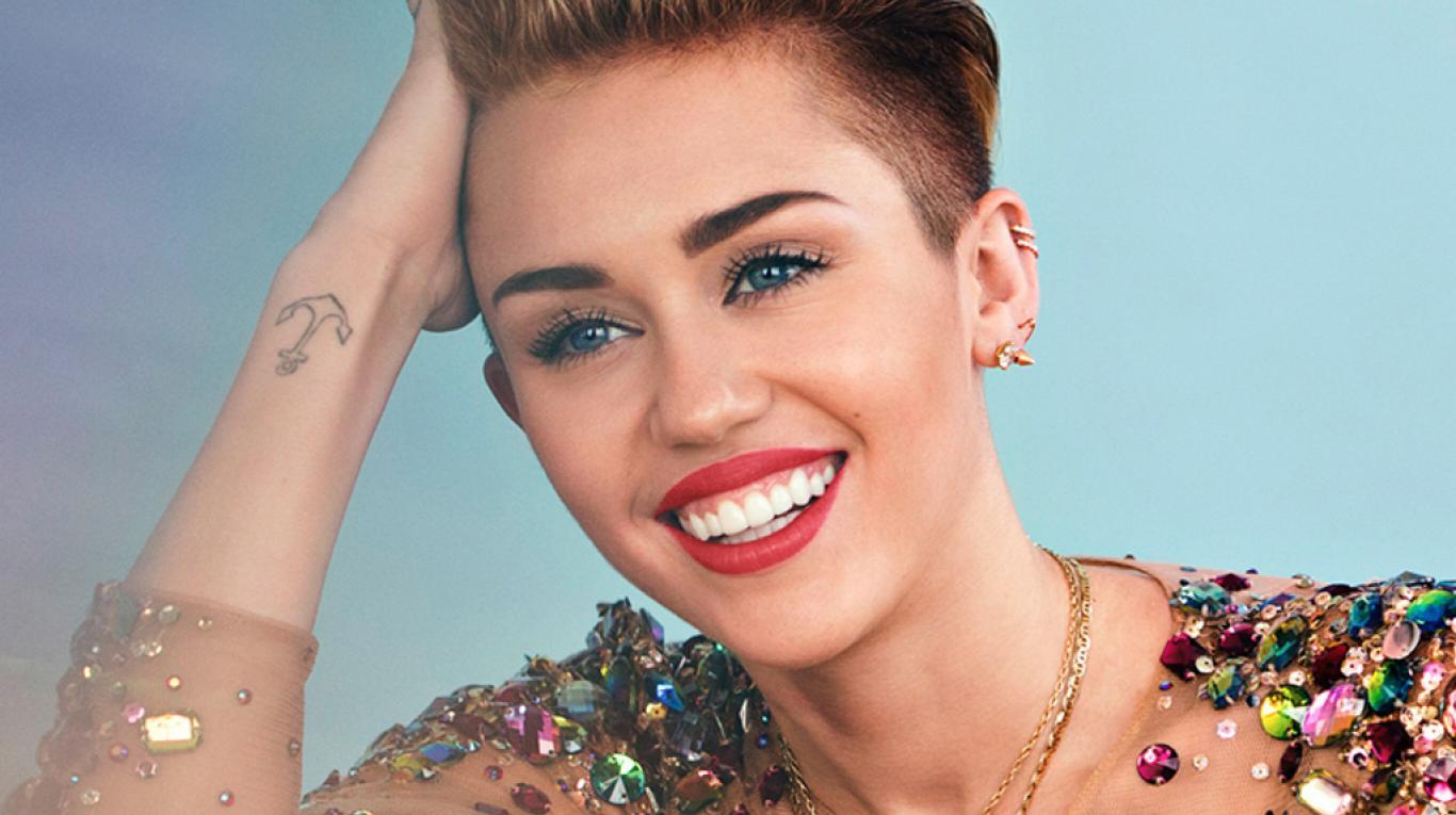 Miley Cyrus nos presenta su nueva faceta con ‘Younger Now’. Cusica Plus.