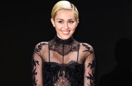 Miley Cyrus combina el pop, country y el blues en el sencillo “Week Without You”. Cusica Plus,