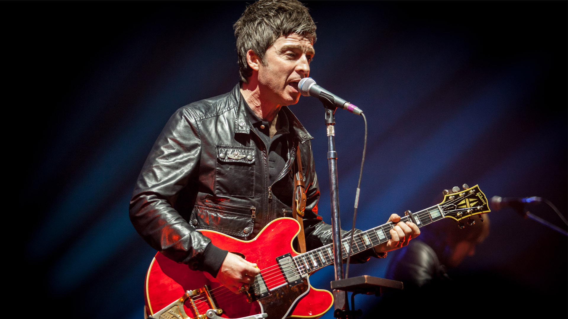 Noel Gallagher le pone fecha de lanzamiento a su nuevo disco. Cusica Plus.
