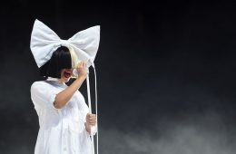 Sia se convierte en un pequeño Pony en su nueva canción. Cusica plus.