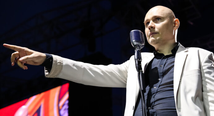 Billy Corgan nos invita a su extraño mundo con ‘Ogilala’