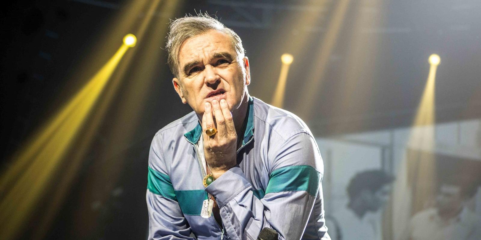 Morrissey saca su lado más electrónico en “I Wish You Lonely”