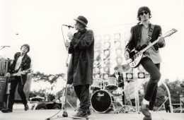 R.E.M maneja con el diablo en una nueva canción inédita de ‘Automatic For The People’. Cusica Plus.