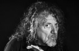 Robert Plant finalmente revela su ‘Carry Fire’. Cusica Plus.