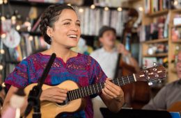 Natalia Lafourcade paso por el ‘Tiny Desk’ de NPR. Cusica plus.