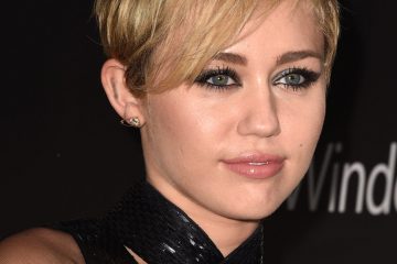 Miley Cyrus versionó a Nancy Sinatra como parte de su residencia en ‘Fallon’. Cusica Plus.