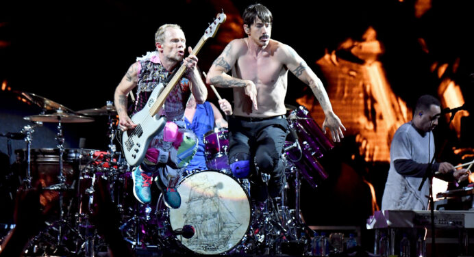 Oye el cover que hizo Red Hot Chili Peppers al tema de Tom Petty “A Face In The Crowd”