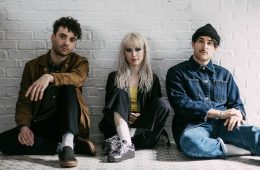 Deprimete felizmente con el nuevo video de Paramore. Cusica Plus.