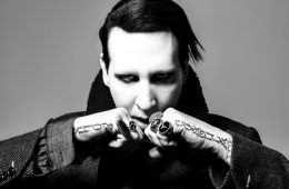 Marilyn Manson y Johnny Depp nos muestra que tan íntima es su relación en el nuevo video “KILL4ME”. Cusica plus.
