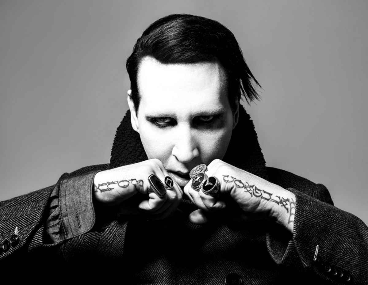 Marilyn Manson y Johnny Depp nos muestra que tan íntima es su relación en el nuevo video “KILL4ME”. Cusica plus.