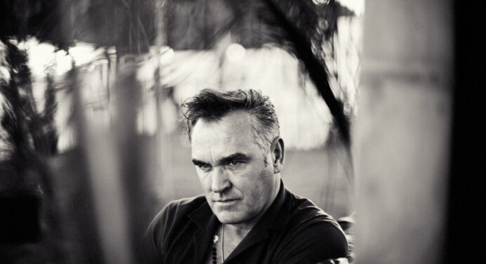 Morrissey nos regala un momento de felicidad en su nuevo tema