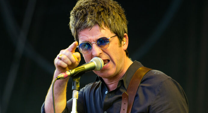 Noel Gallagher nos lleva por el universo en su nuevo sencillo