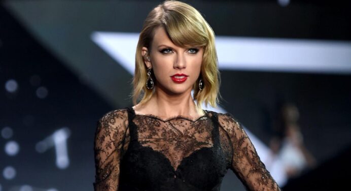 Disfruta la emocional presentación de Taylor Swift en el programa de Jimmy Fallon