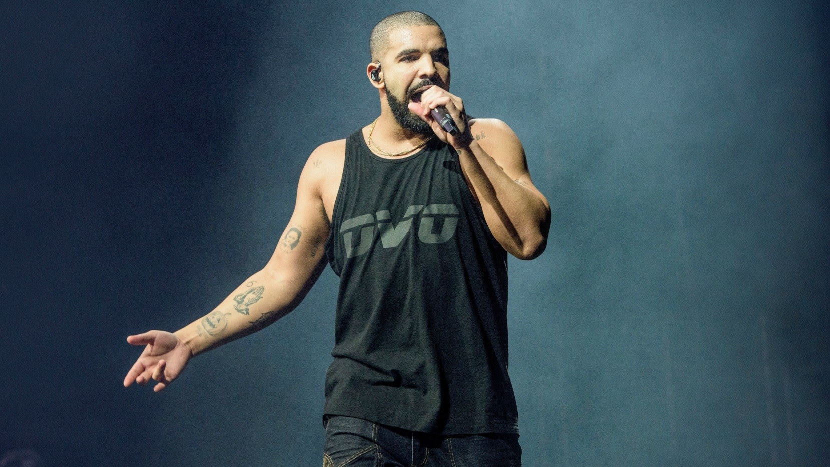 Drake paró su concierto porque un fanático manoseaba a una chica