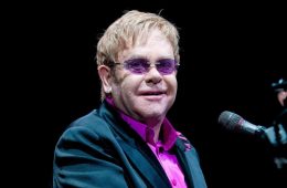 Escucha a Elton John en el 20 aniversario del musical del ‘Rey León’ . Cusica Plus.