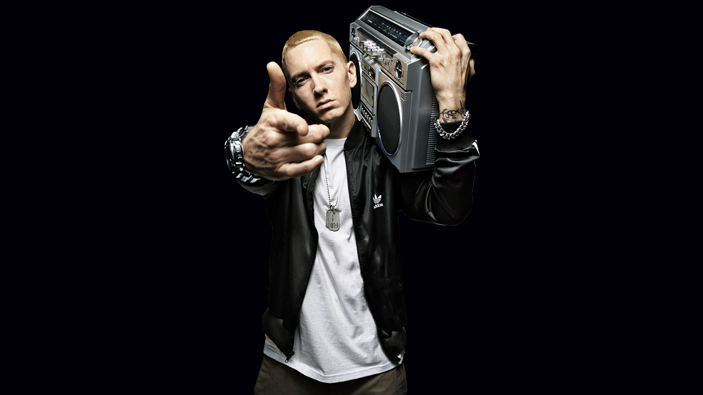 Eminem estudia su propio legado en el video de “Walk On Water”. Cusica Plus.